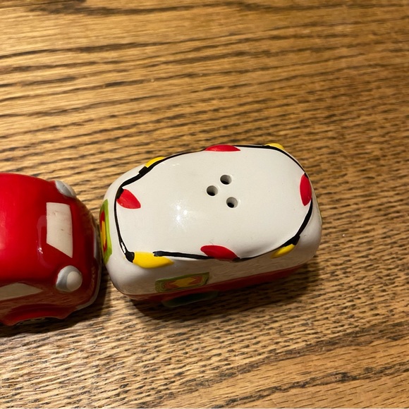 Christmas Car and Trailer Salt and Pepper Shakers - Picture 6 of 8